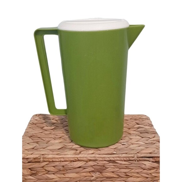 Vintage 1970's Avocado Green Rubbermaid 2 1/4 Quart Pitcher J 2445 w/ Strain Lid - Picture 1 of 5
